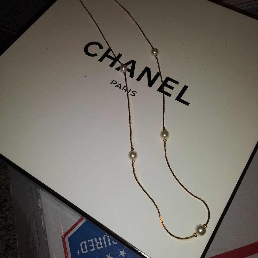 Gold tone and faux pearl necklace